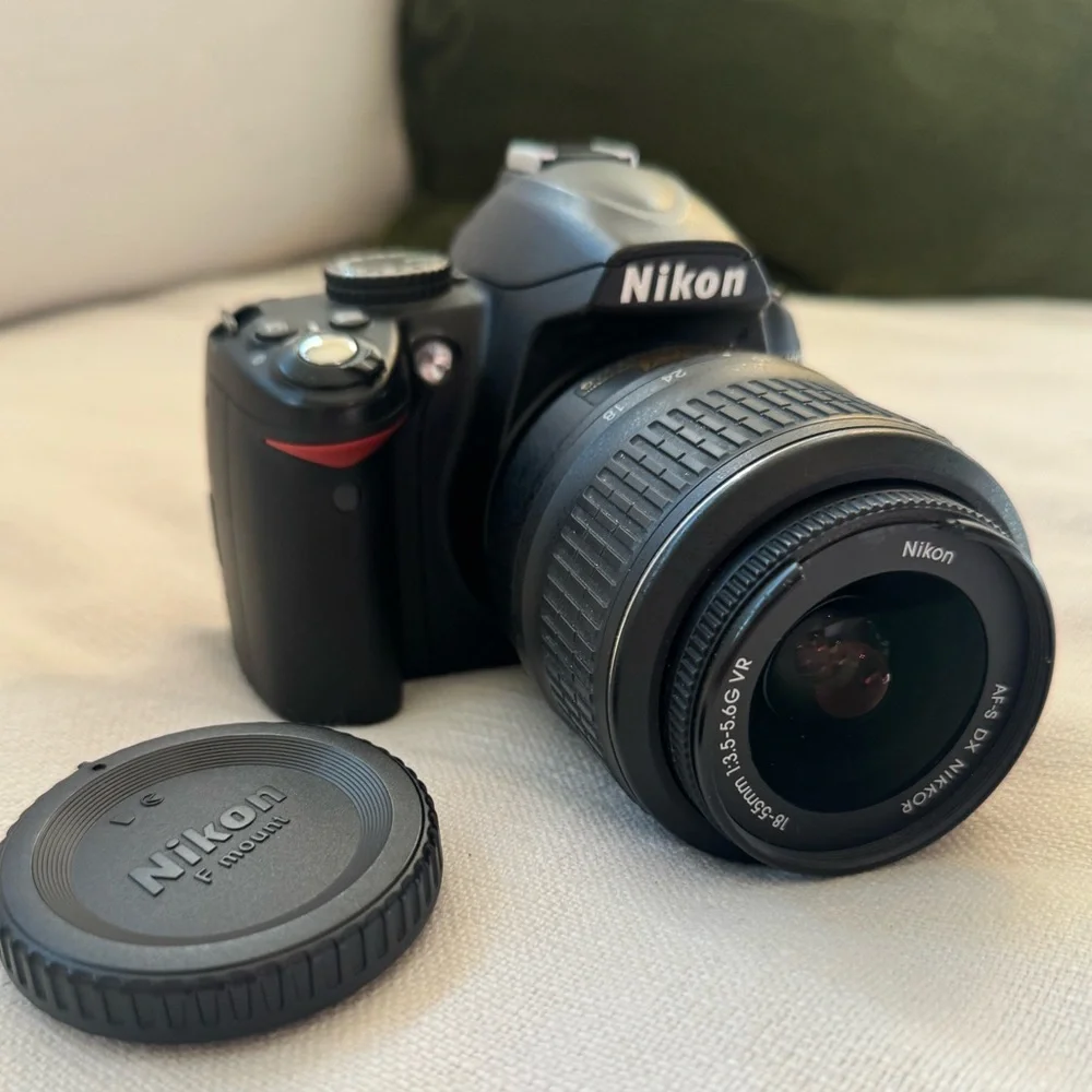 Nikon D3000 10.2MP Digital SLR Camera, 18-55mm f/3.5-5.6G AF-S DX VR Nikkor Lens